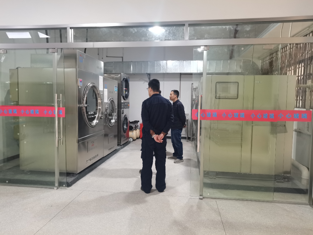 珠江洗滌設(shè)備助力服裝廠高效洗滌——廣州工業(yè)用自動(dòng)洗衣機(jī)廠案例分析